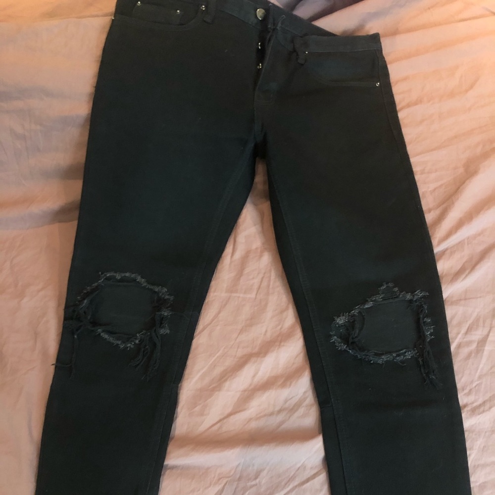 MNML LA JEANS W/ BLOWN OUT KNEES